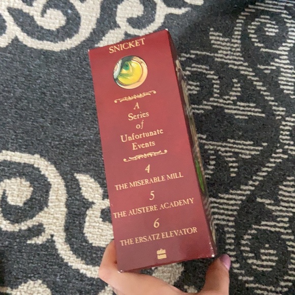 Series of Unfortunate Events Books 1,4,5,6,10,11 - Picture 3 of 4